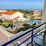 Séjour chez l'habitant Peniche Master Bedroom With Sea View Balcony, Private Bathroom, Shared Kitchen, Swimming Pool, Surfing