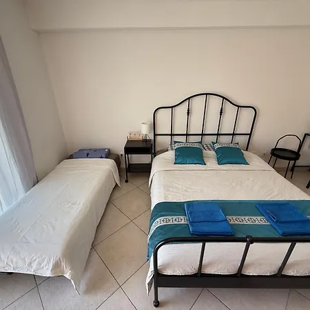 Peniche Master Bedroom With Sea View Balcony, Private Bathroom, Shared Kitchen, Swimming Pool, Surfing Séjour chez l'habitant Atouguia Da Baleia