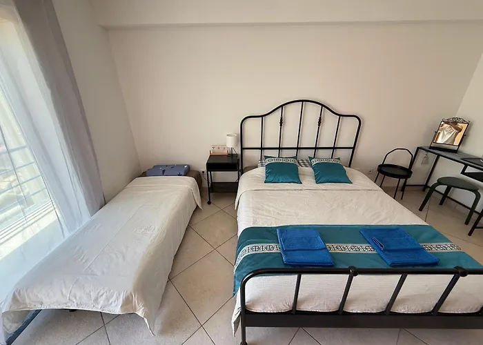 Peniche Master Bedroom With Sea View Balcony, Private Bathroom, Shared Kitchen, Swimming Pool, Surfing ホームステイ アトウギア・ダ・バレイア